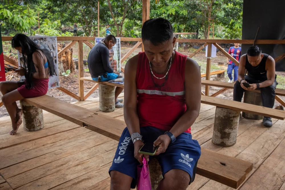 Los marubo y sus smartphones conectados a Internet: un cambio y un desafío cultural