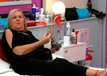 Virginia, enojada porque la estrategia de Furia de sostener en la casa a los "originals" la excluye