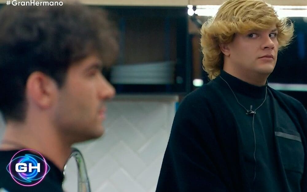 Nicolás, en el Congelados, con Emmanuel cerca, que muestra su disgusto por la entrada de las dos veteranas